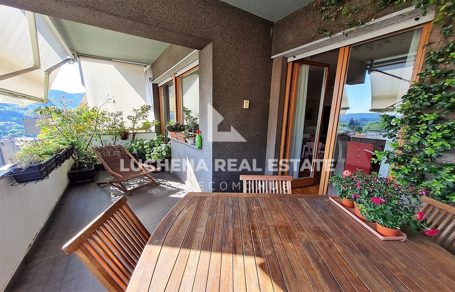 Como - Appartamento in zona residenziale con terrazzo e box